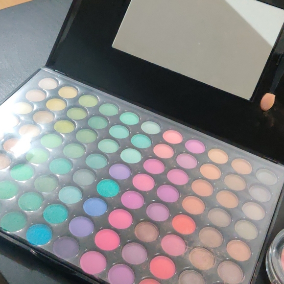 Makeup - Picture 2 of 7